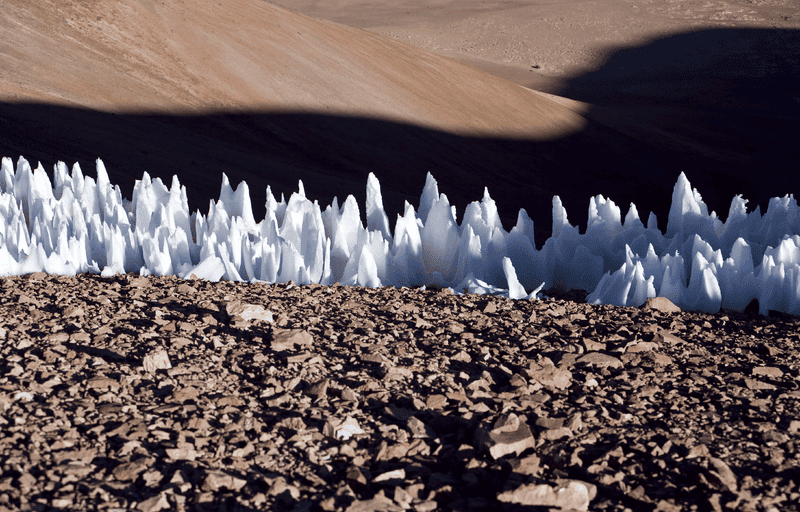 Similar features, called penitentes, can be seen at the southern end of the Chajnantor plain in Chile. (Image: ESO/Wikimedia)